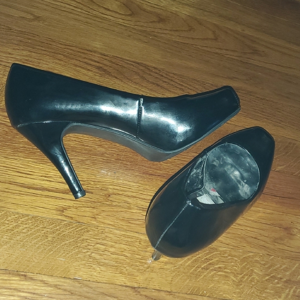 Sleek Black Women's Heels - Picture 7 of 12